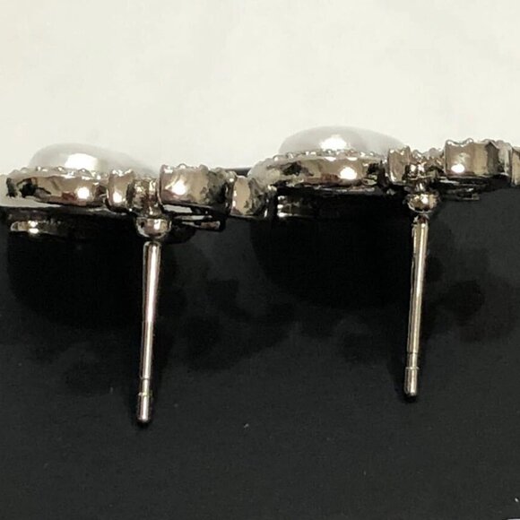 CHANEL CC Logos Rhinestone Pearl Heart Stud Earrings Silver Tone B23B Auth w/Box - Picture 7 of 10